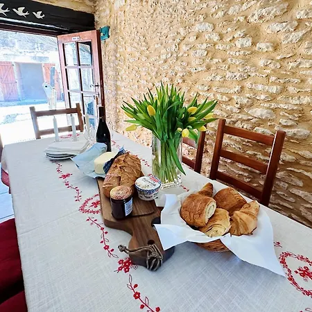 Le Chevrefeuille D'hotes Et De Charme Bed & Breakfast