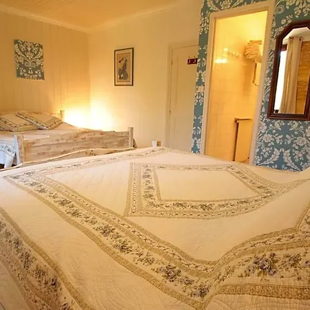 Le Chevrefeuille D'hotes Et De Charme B&B 4*