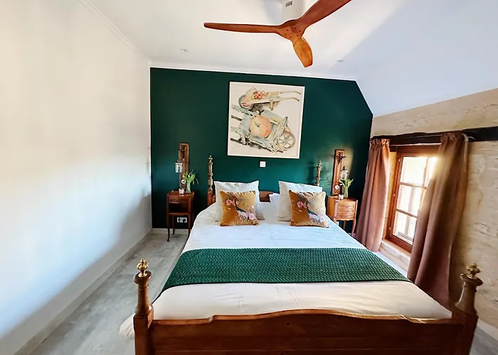 Le Chevrefeuille D'hotes Et De Charme 4*